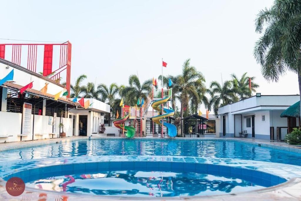 Quezon Premier Hotel - Candelaria Candelaria  Luaran gambar